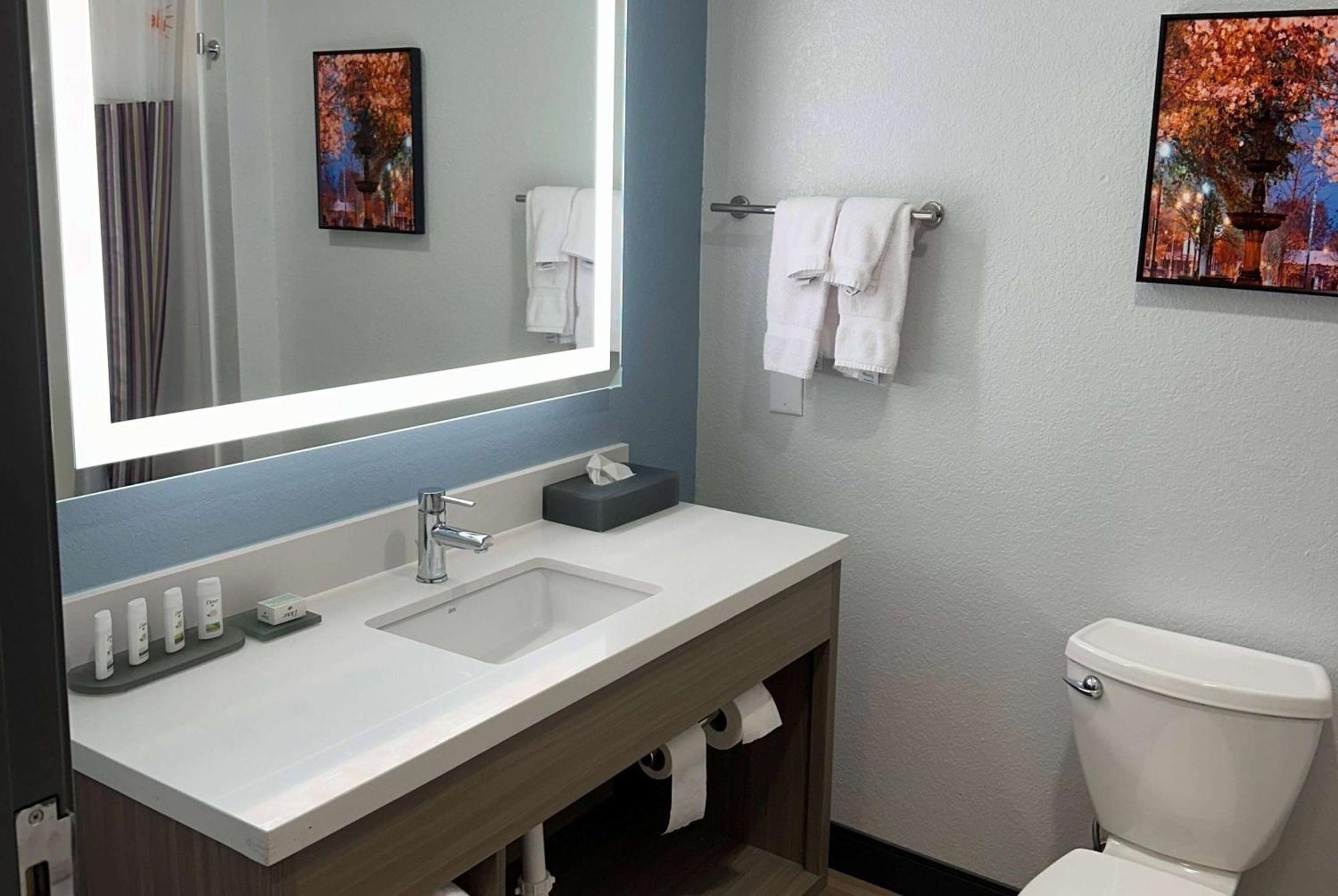 Hotel La Quinta By Wyndham West 3*