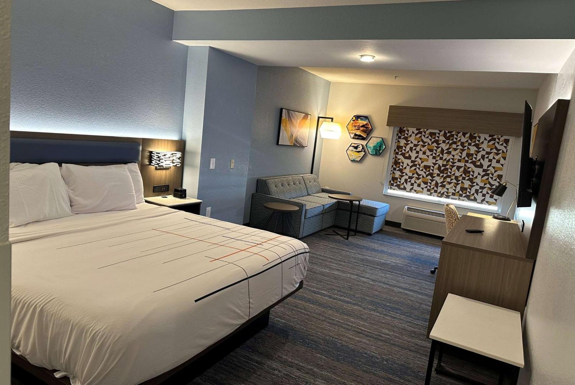Hotel La Quinta By Wyndham West 3*