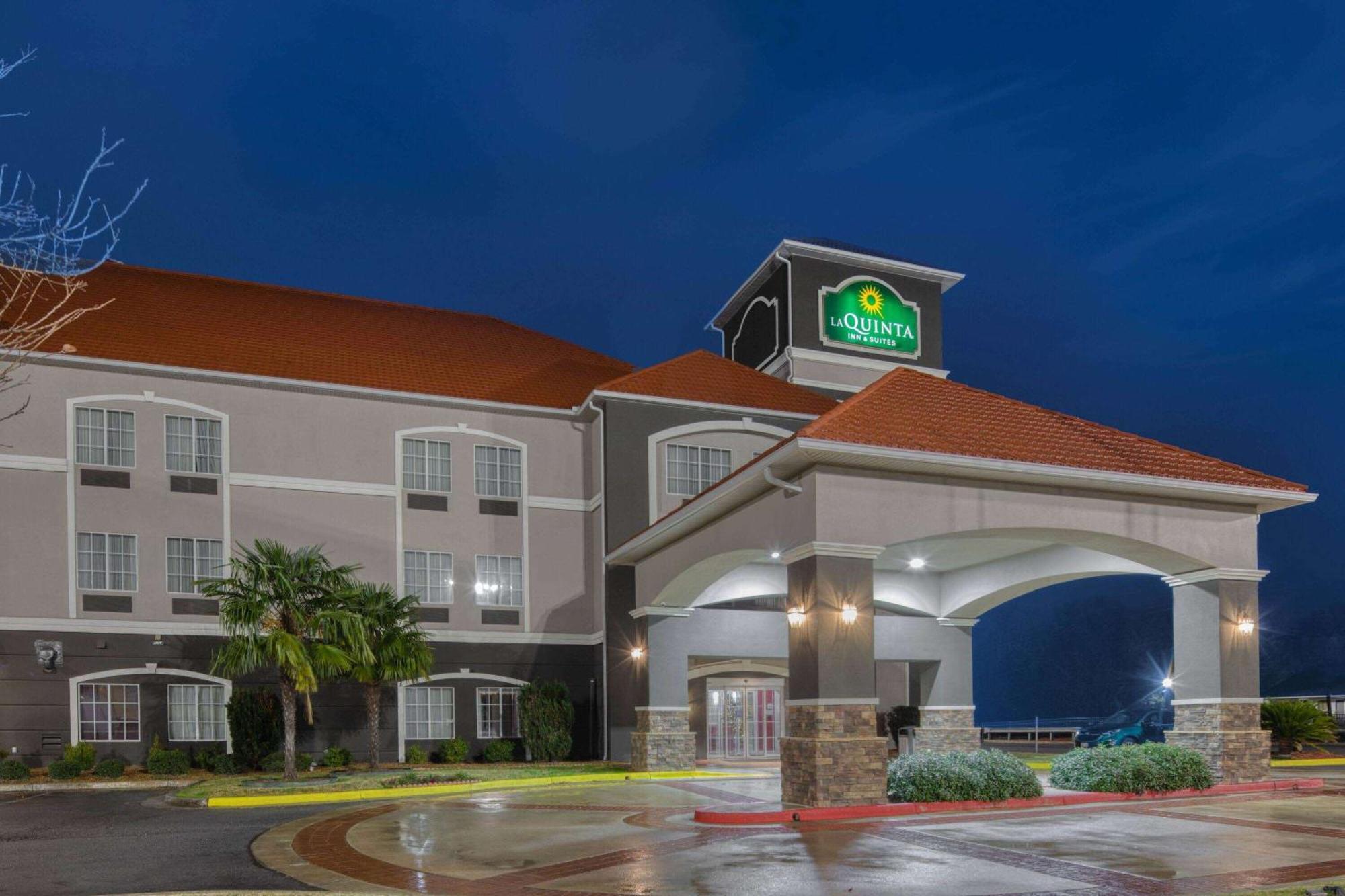 La Quinta By Wyndham West Hotel